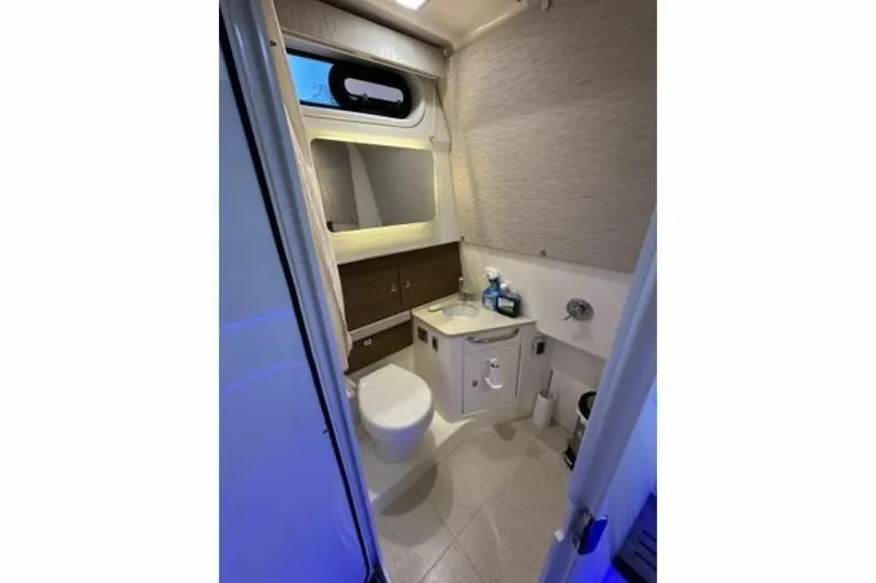 Slide: The Image of Boston Whaler 420 Outrage 2020 - 6520126
