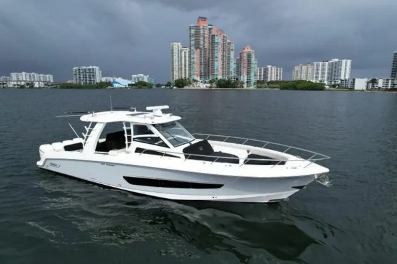 Slide: The Image of Boston Whaler 420 Outrage 2020 - 6520098