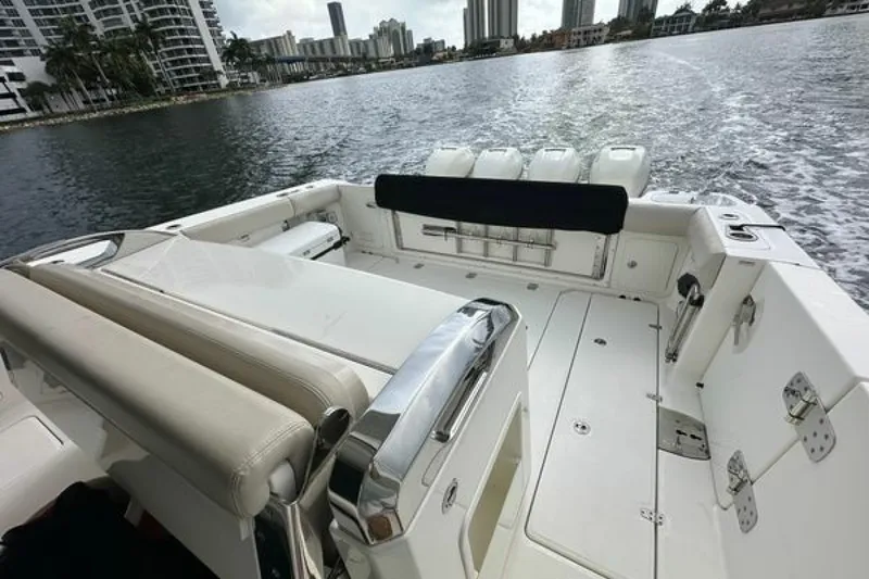 Slide: The Image of Boston Whaler 420 Outrage 2020 - 6520104