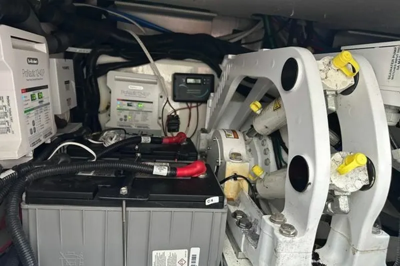 Slide: The Image of Boston Whaler 420 Outrage 2020 - 6520137