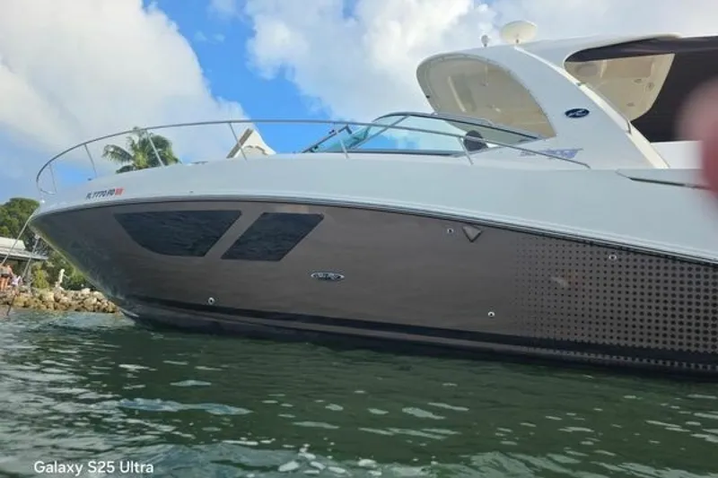 Slide: The Image of Sea Ray 370 Sundancer 2010 - 6520213