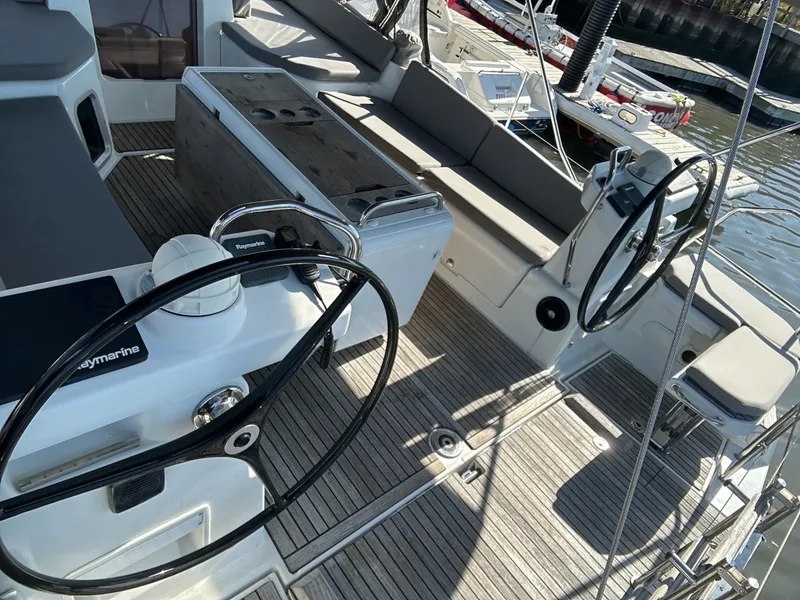 Slide: The Image of Jeanneau 51 2018 - 6520249