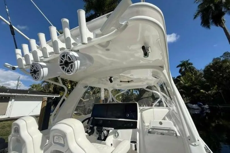 Slide: The Image of Hydra-Sports Vector 3500 VX 2010 - 6520360