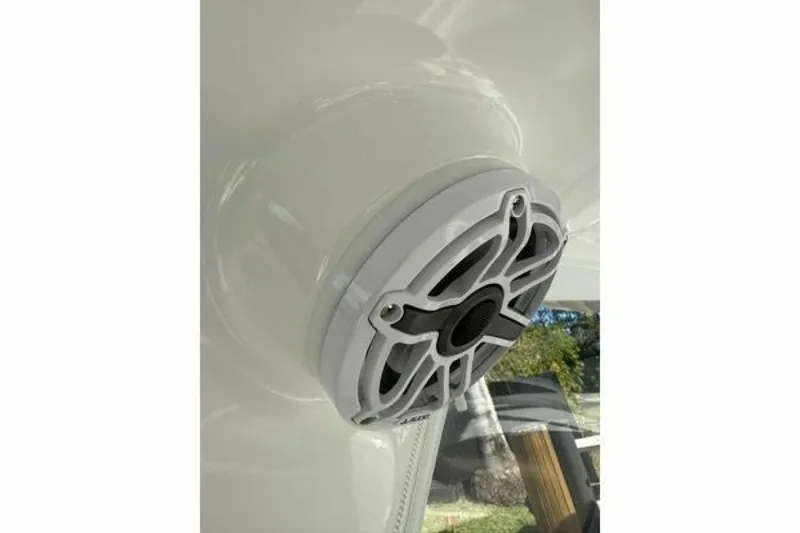 Slide: The Image of Hydra-Sports Vector 3500 VX 2010 - 6520362