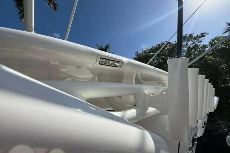 Slide: The Image of Hydra-Sports Vector 3500 VX 2010 - 6520361