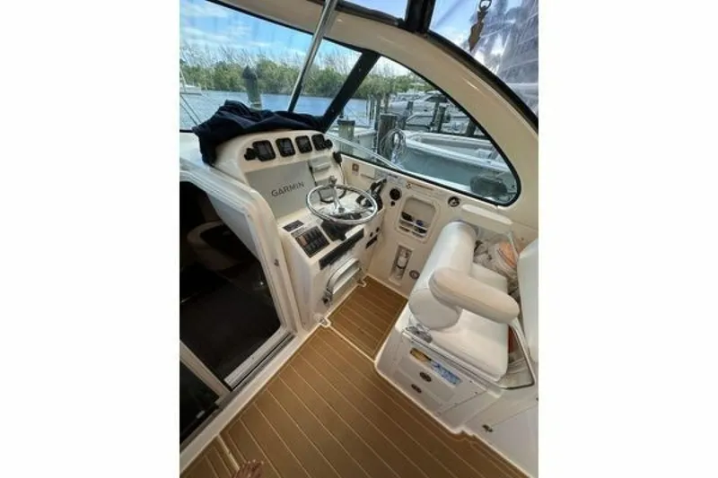 Slide: The Image of Pursuit OS 335 Offshore 2008 - 6520468