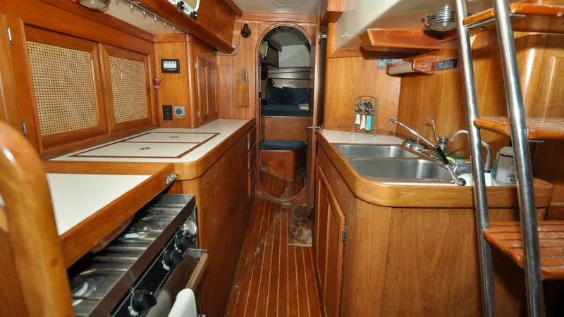 Slide: The Image of 1984 Bristol 41.1 - Petrel 1984 Bristol 41.1 - Petrel - 6523123