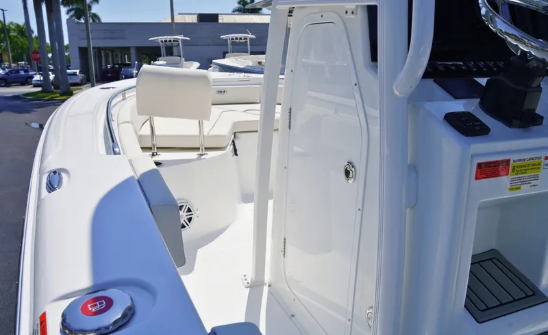 Slide: The Image of Sea Hunt Ultra 229 2026 - 6535451