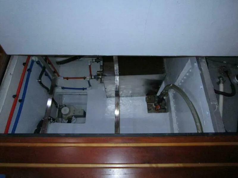Slide: The Image of Forward Salon Bilge - 6535561