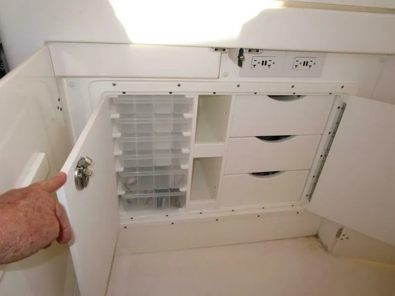 Slide: The Image of Tackle Center Under Bar - 6535573