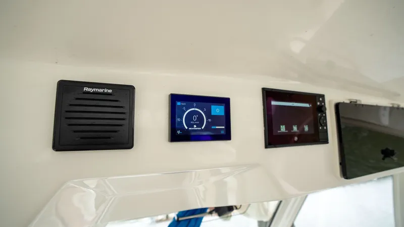 Slide: The Image of Boston Whaler 350 Realm 2019 - 6546665