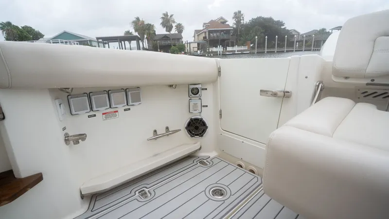 Slide: The Image of Boston Whaler 350 Realm 2019 - 6546653