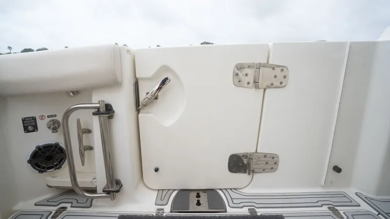 Slide: The Image of Boston Whaler 350 Realm 2019 - 6546648