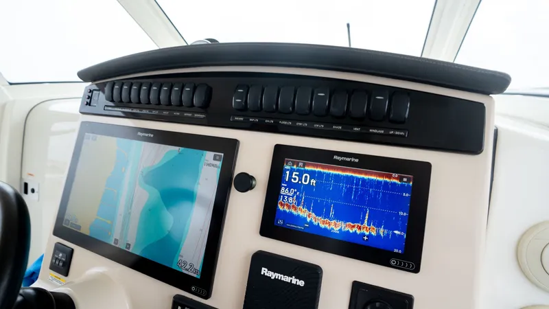 Slide: The Image of Boston Whaler 350 Realm 2019 - 6546663