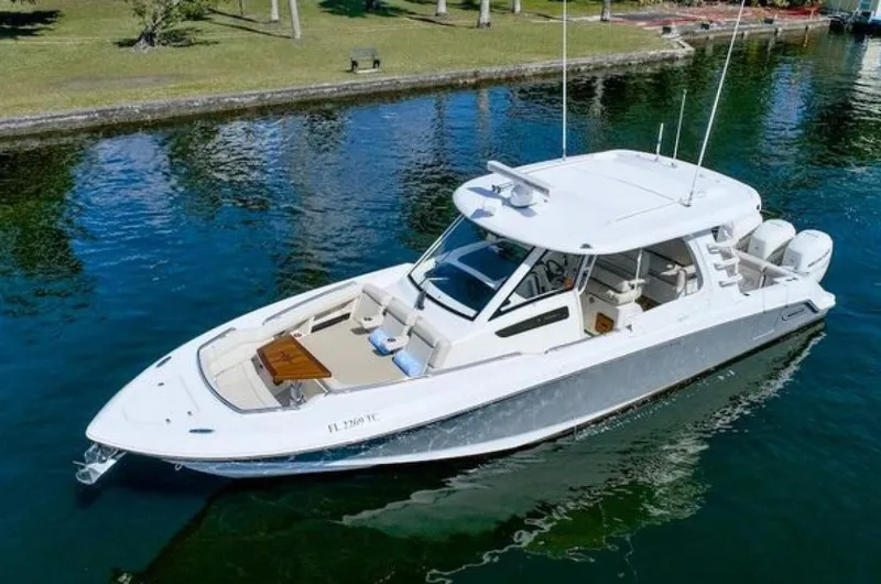 The Image of Boston Whaler 350 Realm 2019 - 6546643