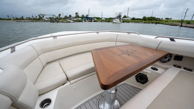 Slide: The Image of Boston Whaler 350 Realm 2019 - 6546670