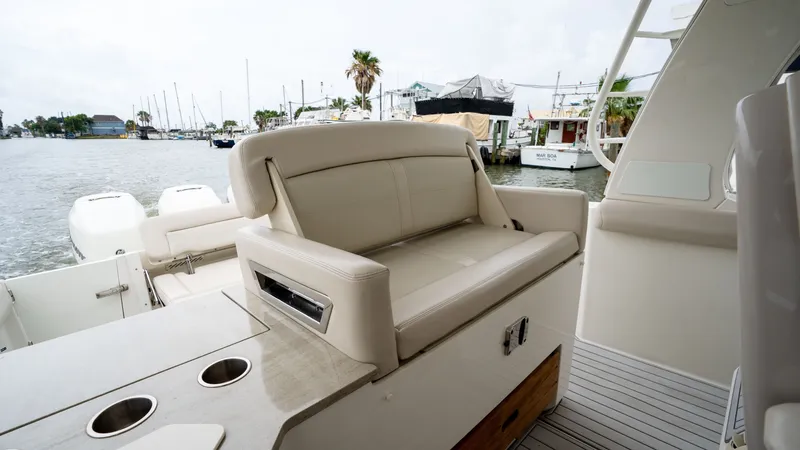 Slide: The Image of Boston Whaler 350 Realm 2019 - 6546660