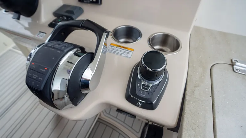 Slide: The Image of Boston Whaler 350 Realm 2019 - 6546664