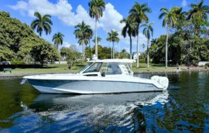Slide: The Image of Boston Whaler 350 Realm 2019 - 6546640