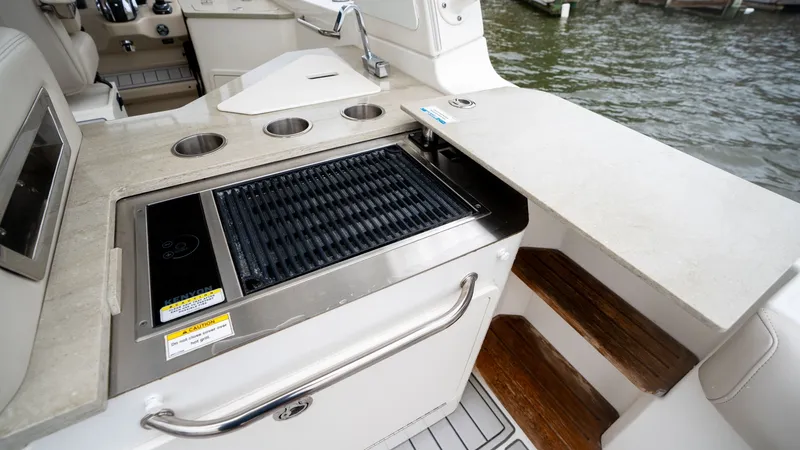 Slide: The Image of Boston Whaler 350 Realm 2019 - 6546657
