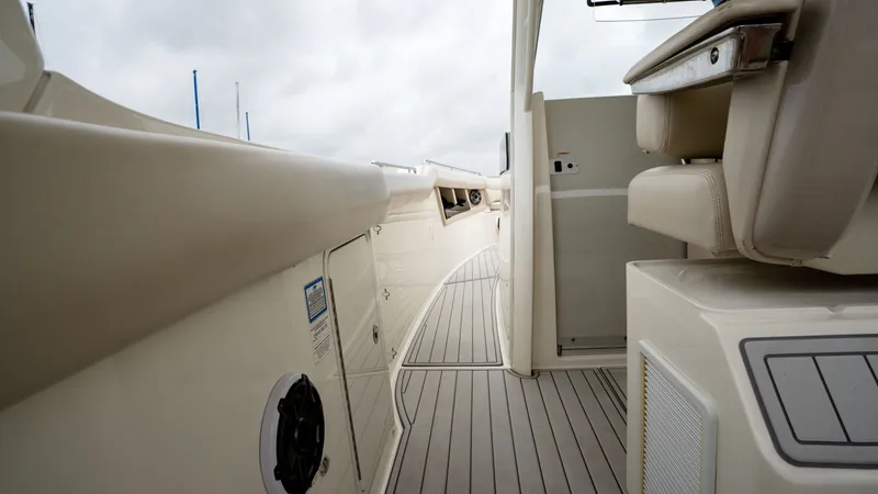 Slide: The Image of Boston Whaler 350 Realm 2019 - 6546666