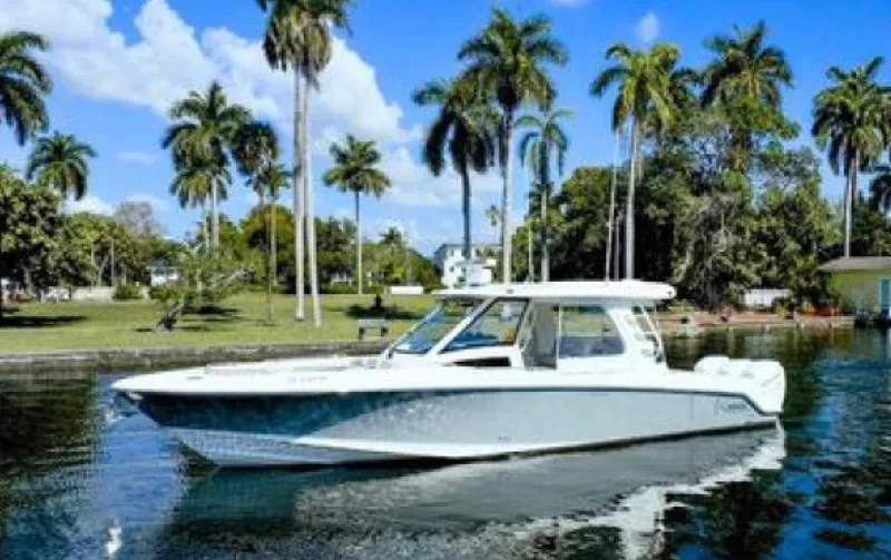 Slide: The Image of Boston Whaler 350 Realm 2019 - 6546641