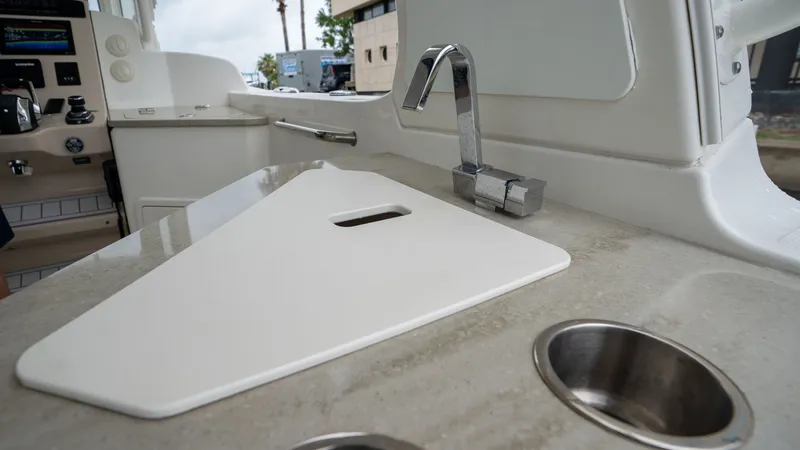 Slide: The Image of Boston Whaler 350 Realm 2019 - 6546658