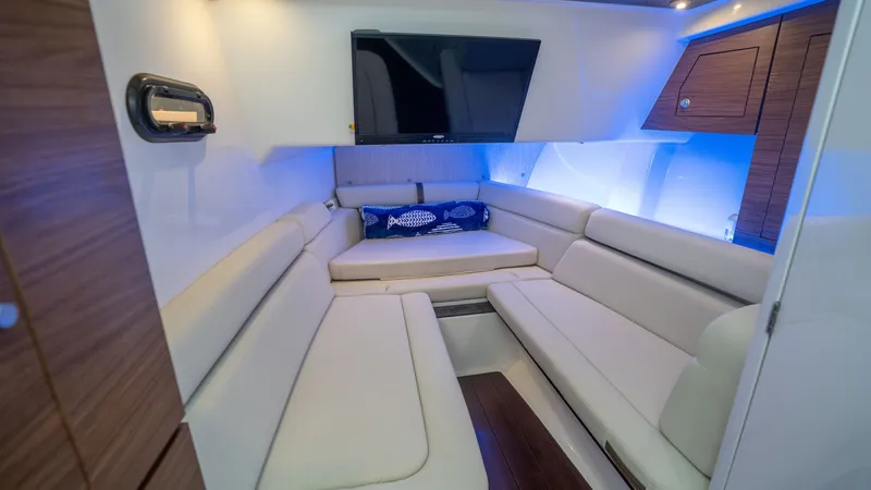 Slide: The Image of Boston Whaler 350 Realm 2019 - 6546673