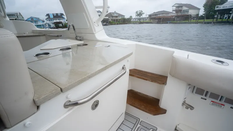 Slide: The Image of Boston Whaler 350 Realm 2019 - 6546655