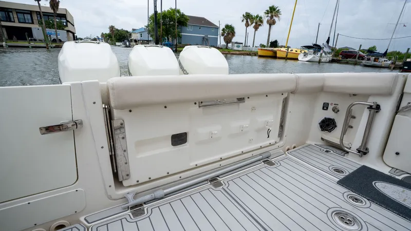 Slide: The Image of Boston Whaler 350 Realm 2019 - 6546650