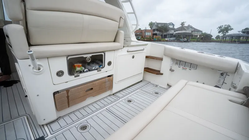 Slide: The Image of Boston Whaler 350 Realm 2019 - 6546654