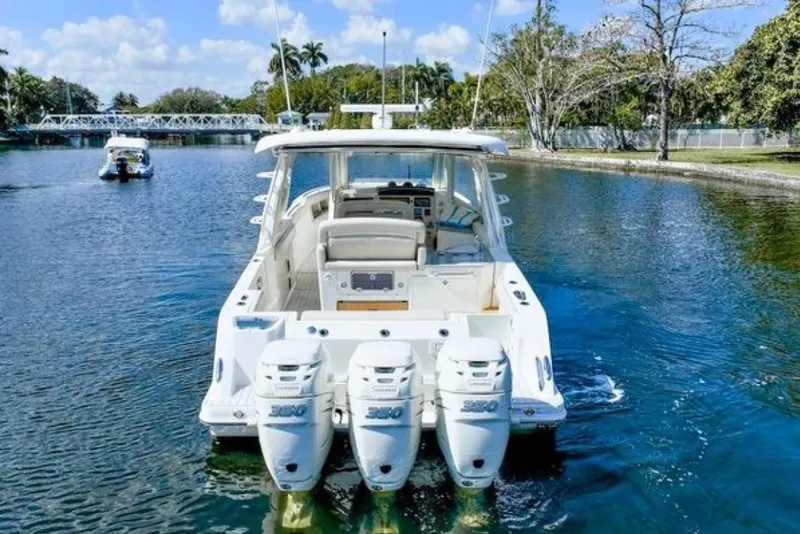 Slide: The Image of Boston Whaler 350 Realm 2019 - 6546645