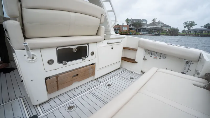 Slide: The Image of Boston Whaler 350 Realm 2019 - 7408785