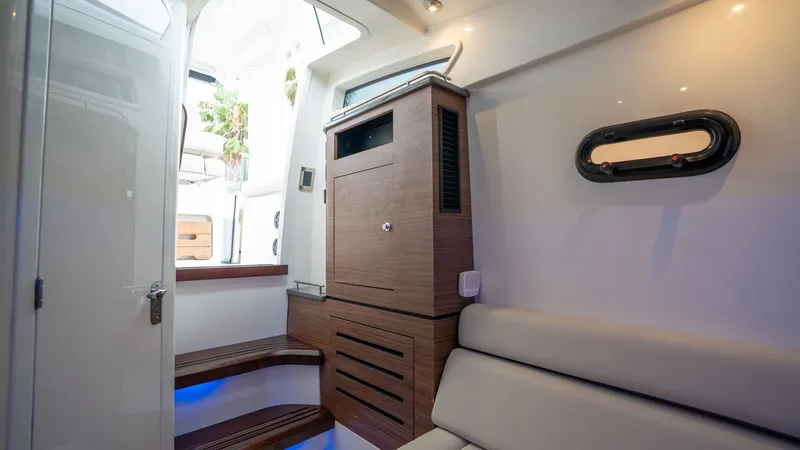 Slide: The Image of Boston Whaler 350 Realm 2019 - 6546671