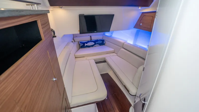Slide: The Image of Boston Whaler 350 Realm 2019 - 6546672
