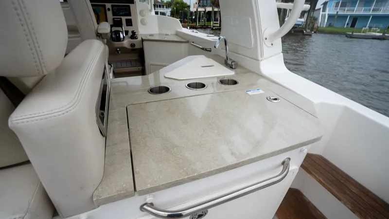 Slide: The Image of Boston Whaler 350 Realm 2019 - 6546656
