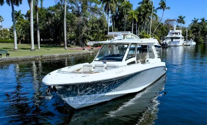 Slide: The Image of Boston Whaler 350 Realm 2019 - 6546642