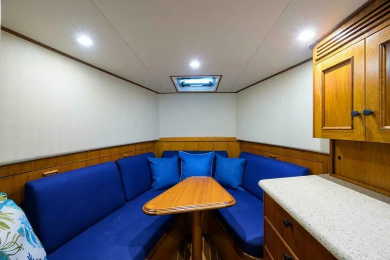 Slide: The Image of Forward Cabin Dinette - 6536016