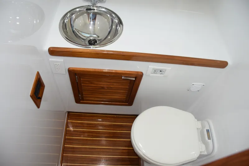 Slide: The Image of Head Compartment, Freshwater Toilet, Stainless Sink. - 6551143