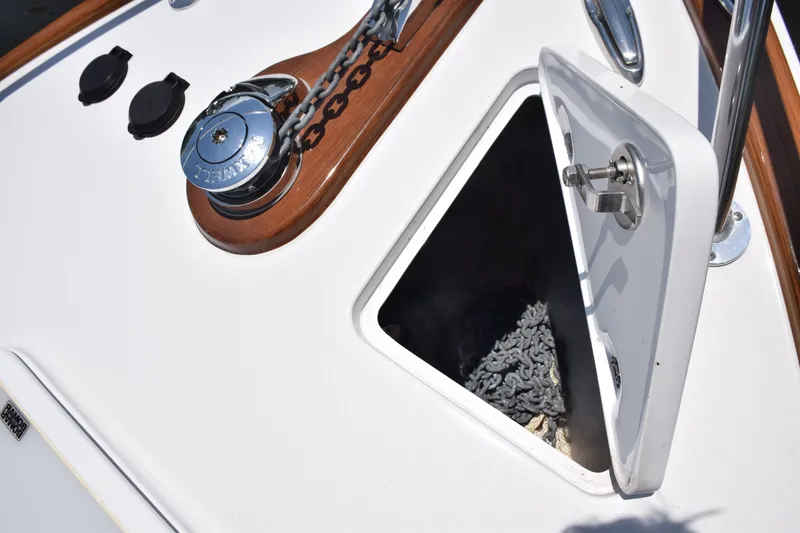 Slide: The Image of Top access to anchor locker on now - 6551321