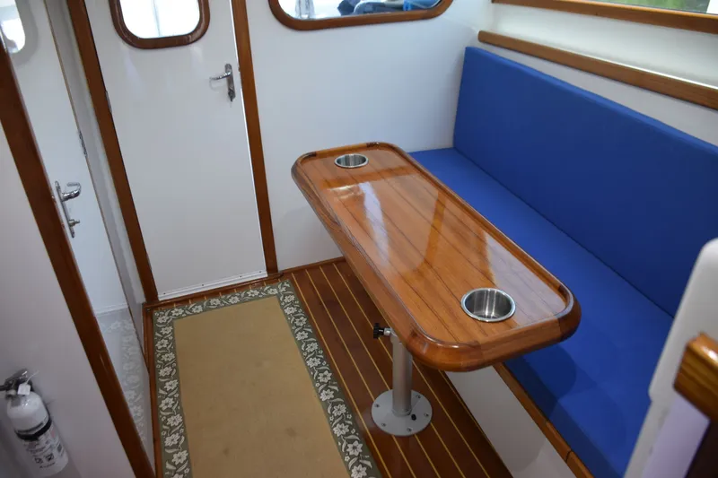 Slide: The Image of Aft View Of Salon Settee - 6551172