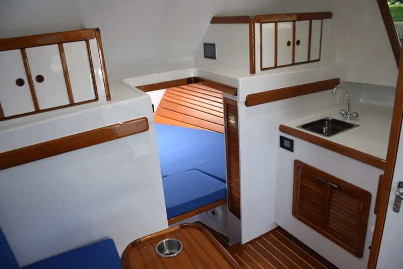 Slide: The Image of View From Settee Into Berth And Galley Counter - 6551169