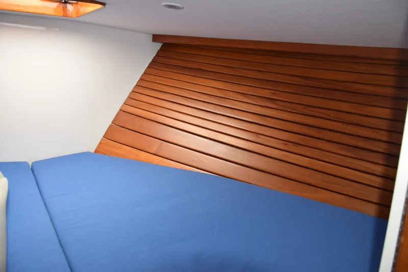 Slide: The Image of Teak Hull Side Cladding In Berth Area - 6551181