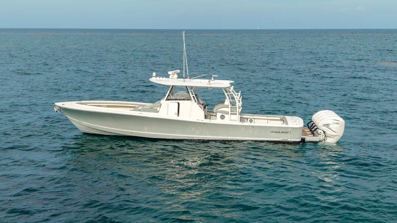 The Image of Regulator Marine 41 2022 - 6552313