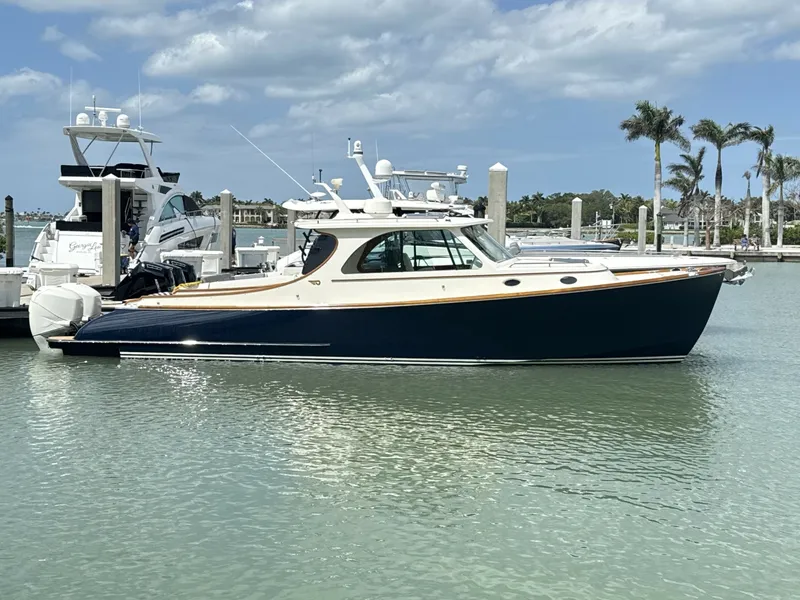 The Image of Hinckley Yachts 35 OB 2022 - 6536132