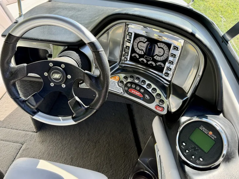 Slide: The Image of Correct Craft Ski Nautique 200 OB 2011 - 6536618