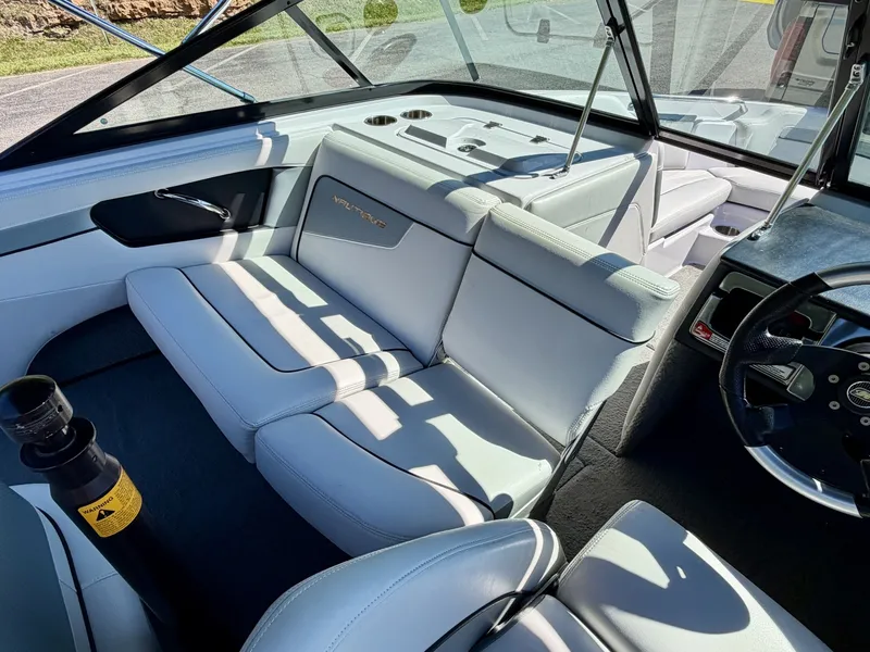 Slide: The Image of Correct Craft Ski Nautique 200 OB 2011 - 6536628