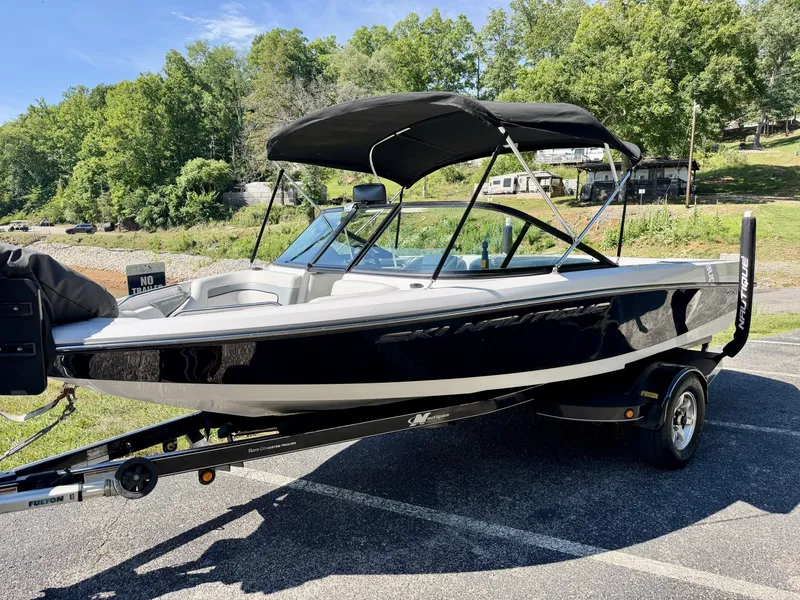 Slide: The Image of Correct Craft Ski Nautique 200 OB 2011 - 6536605