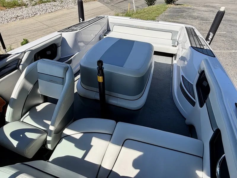 Slide: The Image of Correct Craft Ski Nautique 200 OB 2011 - 6536637