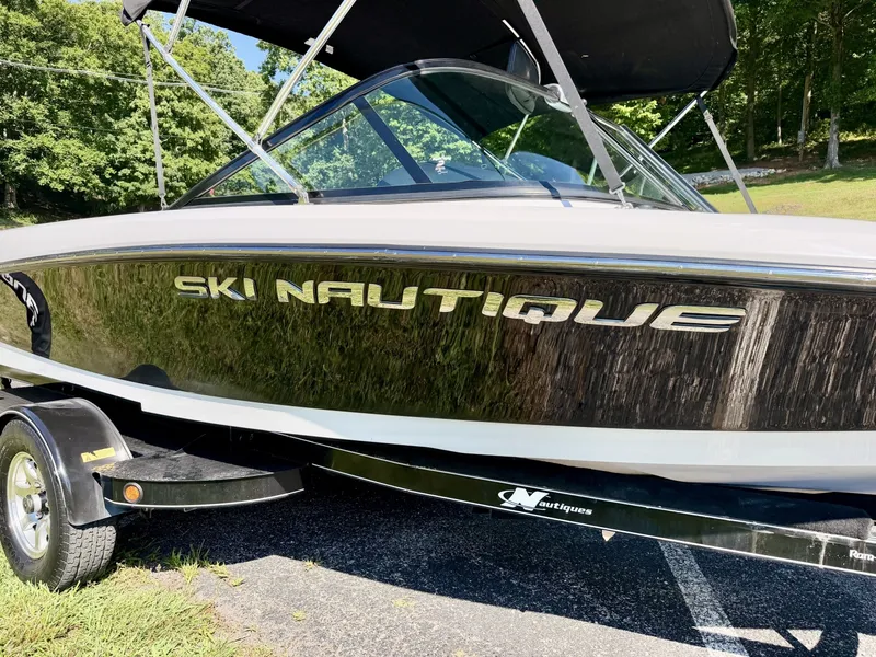 Slide: The Image of Correct Craft Ski Nautique 200 OB 2011 - 6536736